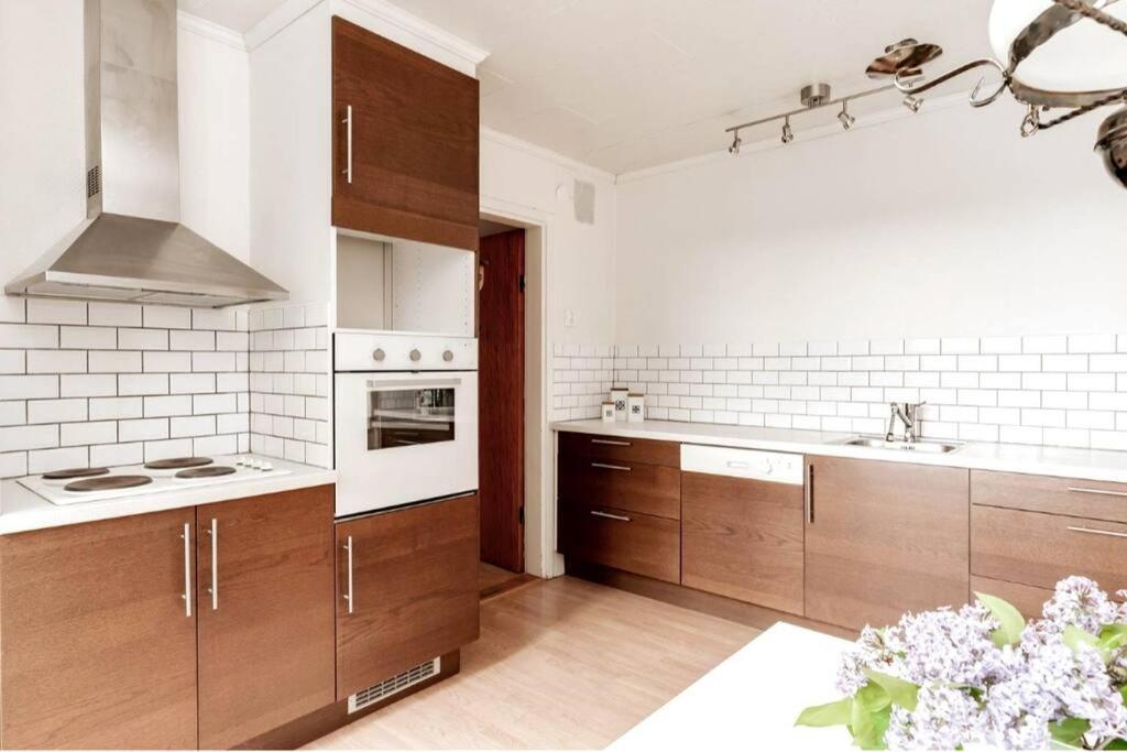 Villa Modernt & Rymligt Sommarhus Pa Landet- Bubbelpool Eskilstuna Exterior foto