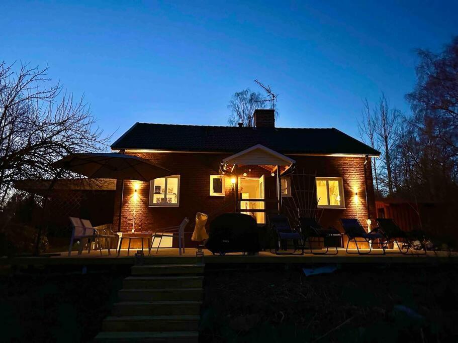 Villa Modernt & Rymligt Sommarhus Pa Landet- Bubbelpool Eskilstuna Exterior foto