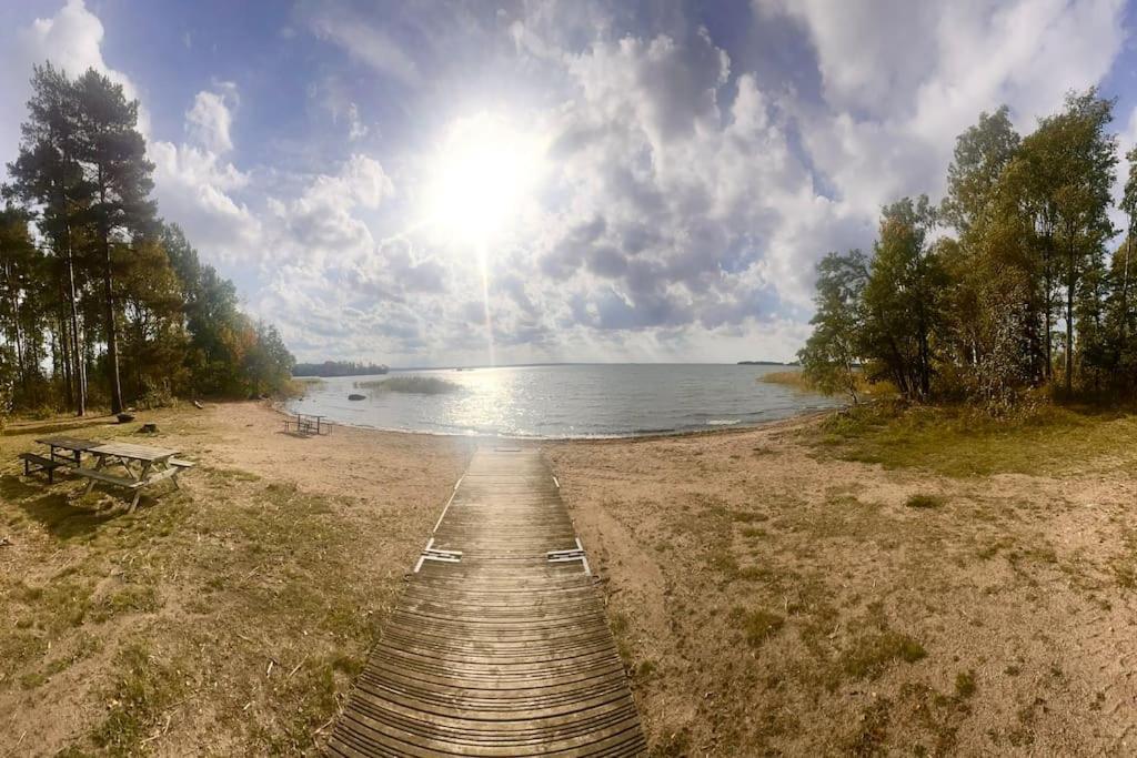 Villa Modernt & Rymligt Sommarhus Pa Landet- Bubbelpool Eskilstuna Exterior foto