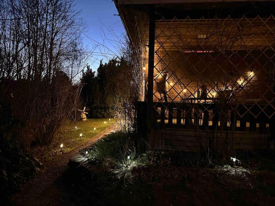 Villa Modernt & Rymligt Sommarhus Pa Landet- Bubbelpool Eskilstuna Exterior foto